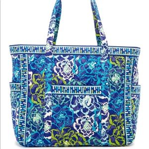Vera Bradley Get Carries away tote bag